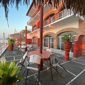 Traditional Sierra Leon Oceanfront Rooms - Adults Only 푸에르토 발라타 Exterior photo