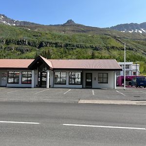 미디어 루나 게스트하우스 Seyðisfjörður Exterior photo