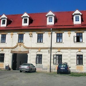 Hotel Valaskuv Grunt Bouzov Exterior photo