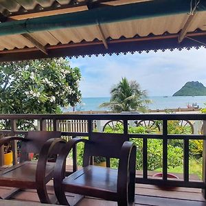 Seesea Thai Wooden House On Beachfront 쁘라쭈압키리칸 Exterior photo