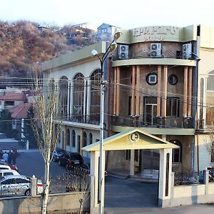 Erzrum Hotel 예레반 Exterior photo