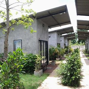 Pran River View Resort 프란부리 Exterior photo
