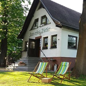 Landhotel "Zum Ersten Siedler" 브리에셀랑 Exterior photo