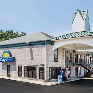 Brentwood Inn & Suites 서퍽 Exterior photo