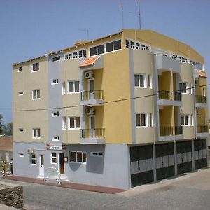 Residencial Por Do Sol 호텔 Porto Novo Exterior photo