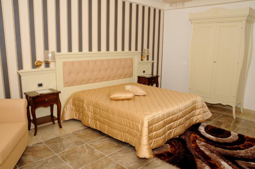 Regina Di Saba - Hotel Villa Per Ricevimenti 그로타미나르다 객실 사진