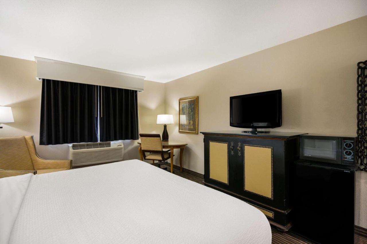 Revel Hotel Minot, Surestay Collection By Best Western 외부 사진