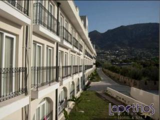 Lapethos Resort Hotel & Casino 키레니아 외부 사진