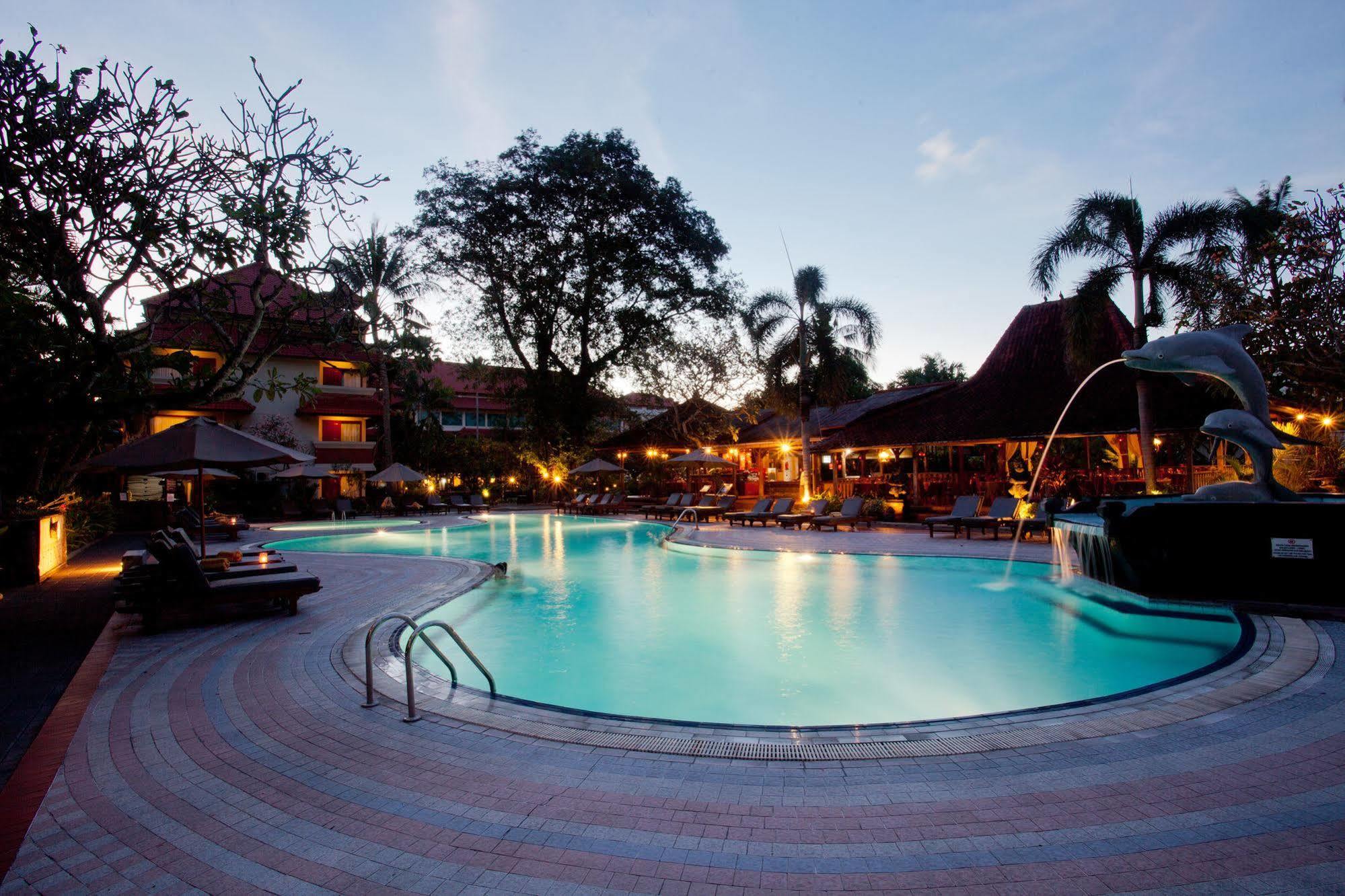 White Rose Kuta Resort, Villas & Spa 외부 사진