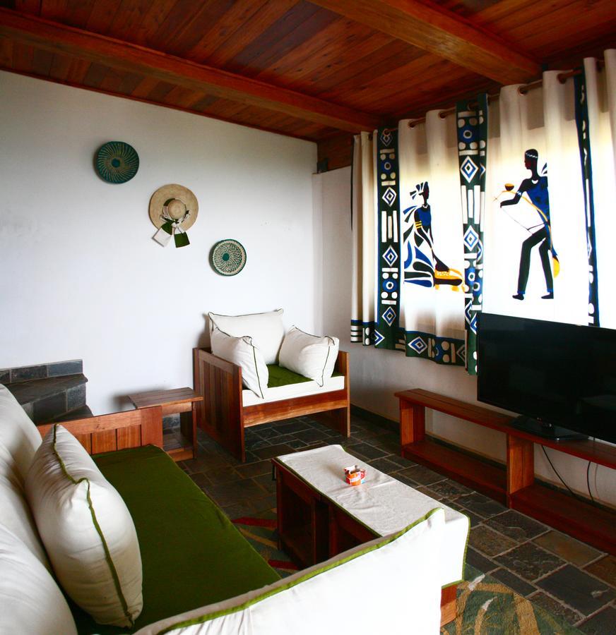Hotel Club Du Lac Tanganyika 부줌부라 외부 사진
