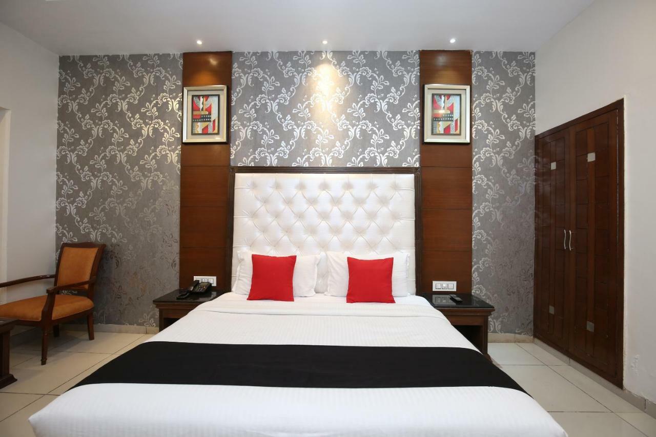 Hotel Shagun Chandigarh Zirakpur 판체쿠라 외부 사진