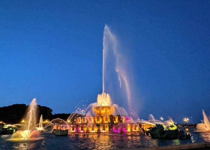 Buckingham Memorial Fountain photo