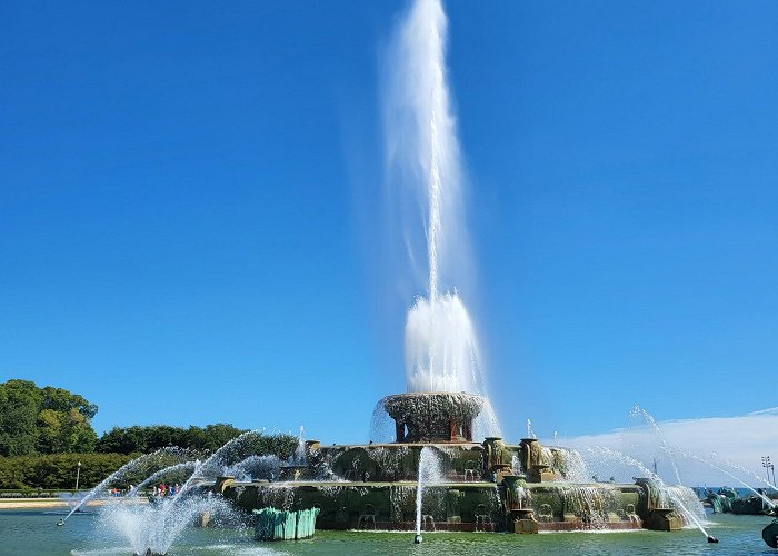 Buckingham Memorial Fountain photo