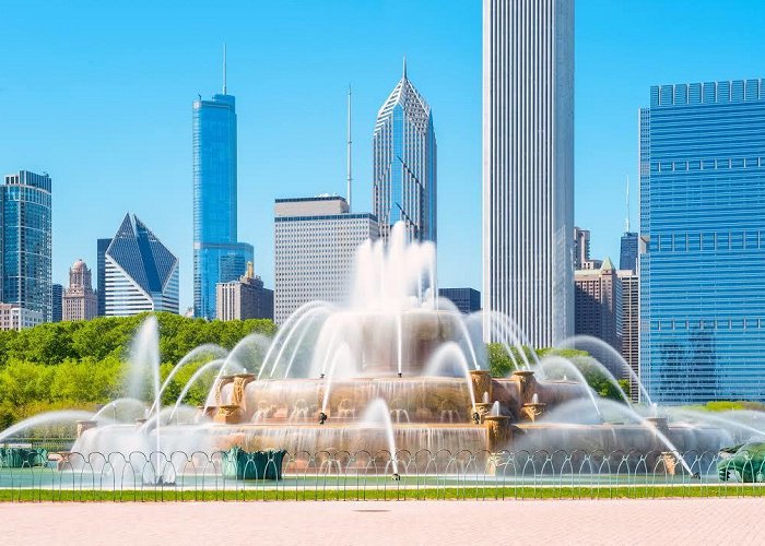 Buckingham Memorial Fountain photo