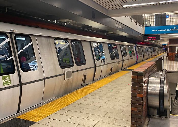 12th St. Oakland City Center BART Station photo