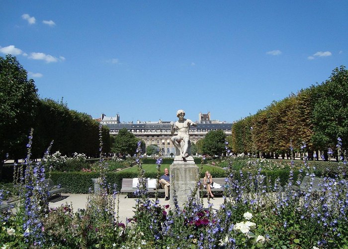Jardin du Palais Royal The Palais-Royal gardens in Paris, a Parisian favorite ... photo