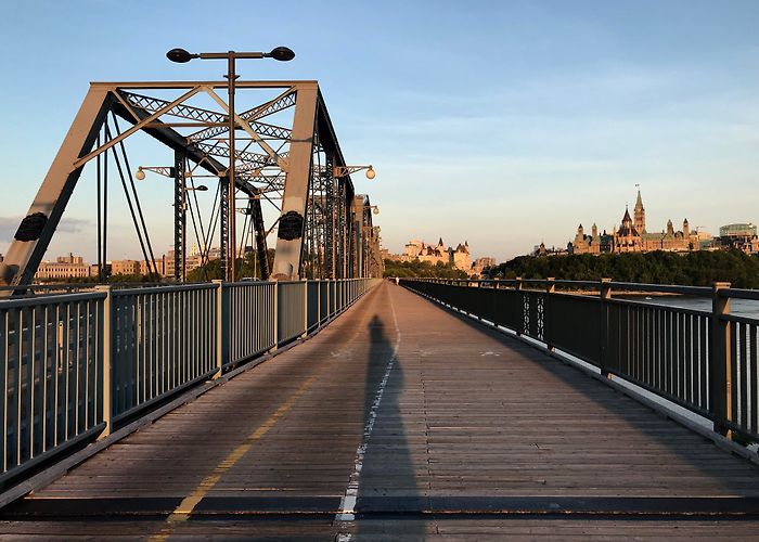 Alexandra Bridge Interprovincial Gem. Alexandra Bridge, crossing from Gatineau into ... photo