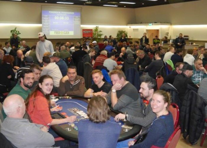Bowlingcentrum de Korf Recreatief pokertoernooi in De Korf | Nieuws uit de regio Leusden photo