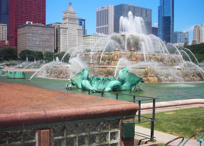 Buckingham Memorial Fountain The Beautiful Buckingham Fountain — Julia Bachrach Consulting photo