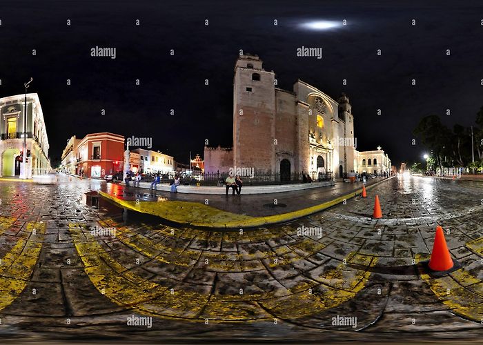 Main Square 360° view of Catedral Merida Yucatan - Alamy photo