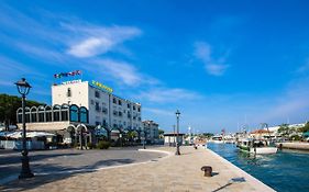 Miramare Hotel Ristorante Convegni 체제나티코 Exterior photo