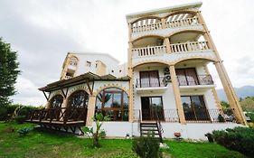 Topset Hotel 키레니아 Exterior photo