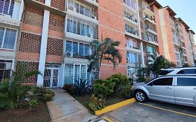 Apartamento Frente Al Aeropuerto De Maiquetia 아파트 Exterior photo