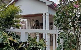 Lux Suites Karen Family Bungalow 나이로비 Exterior photo