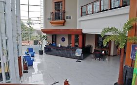 호텔 다팸 세마랑 Exterior photo