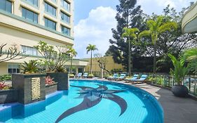 Courtyard By Marriott Bandung Dago 호텔 Exterior photo