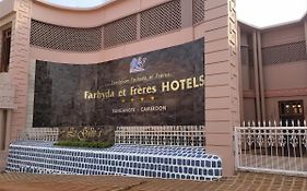 Farhyda Et Freres Hotels Bangangte Exterior photo