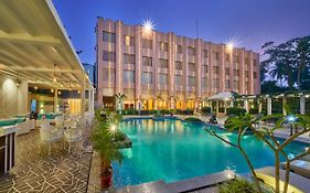 Hotel Hindusthan International, 부바네스 Exterior photo