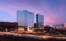 Doubletree By Hilton Seoul Pangyo Residences 성남 Exterior photo