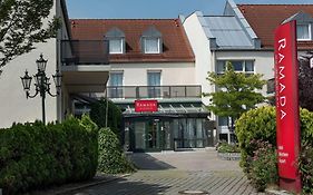 라마다 바이 윈덤 뮌헨 에어포트 호텔 Schwaig bei Nürnberg Exterior photo