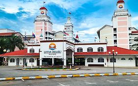 로터스 데사루 비치 리조트&스파 Bandar Penawar Exterior photo
