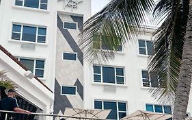 The Tryst Beachfront Hotel 산후안 Exterior photo
