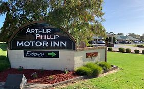 Arthur Phillip Motor Inn 카우즈 Exterior photo