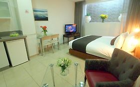 Sea Land Suites 텔아비브 Room photo