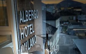Hotel Albergo Milano 멘드리지오 Exterior photo