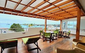 Galapagos Apartments - Bay View House 푸에르토아요라 Exterior photo