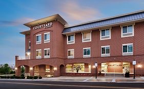 Courtyard By Marriott Atlanta Duluth Downtown 호텔 Exterior photo