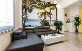 Designed Beach Apartments 텔아비브 Room photo