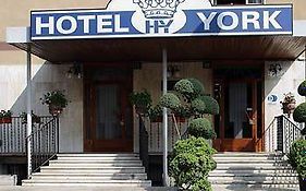 York 호텔 시니셀로발사모 Exterior photo