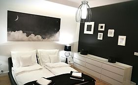 Black&White Apartment- Wierzbowa 5 포즈난 Exterior photo