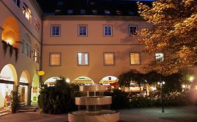 Hotel Goldener Brunnen 클라겐푸르트 Exterior photo