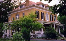 Beall Mansion An Elegant Bed & Breakfast Inn 앨톤 Restaurant photo