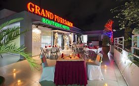 Grand Puri Saron Yogyakarta 호텔 Exterior photo