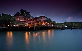 Blu Galapagos Sustainable Waterfront Lodge 푸에르토아요라 Exterior photo