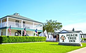 Peach Tree Inn & Suites 프레드릭스버그 Exterior photo