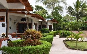 Piedras Blancas Lodge 푸에르토아요라 Exterior photo